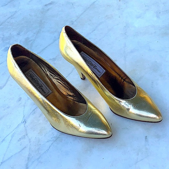 SAKS FIFTH AVENUE HEELS VINTAGE GOLD MADE IN ITALY 3 1/2 IN SIZE 9  GENTLY WORN - Picture 5 of 8